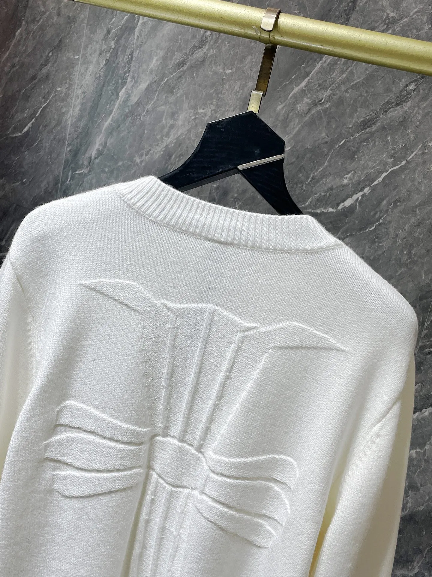 P236 Chrome Hearts 🍁Autumn and winter sweater series🍁 Three-dimensional jacquard on the back ➕ Leather opening process on the cuffs Selected high-quality wool blended knitted fabric Non-common version on the market Recommended colors: black gray white green